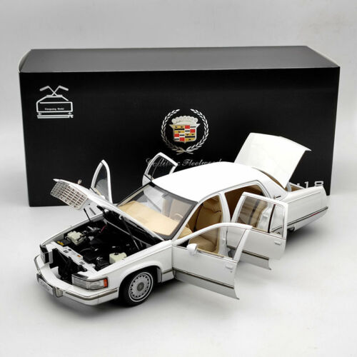 CADILLAC FLEETWOOD - WHITE