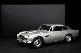 ASTON MARTIN DB5 - SILVER