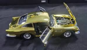 ASTON MARTIN DB5 - GOLD