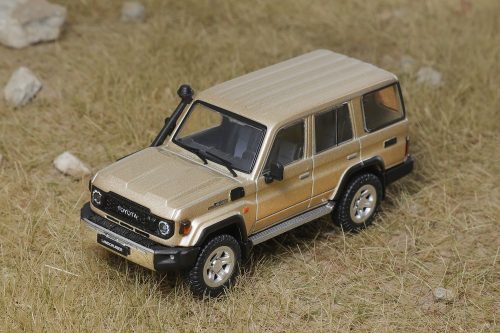 TOYOTA LAND CRUISER (J76) GOLDEN