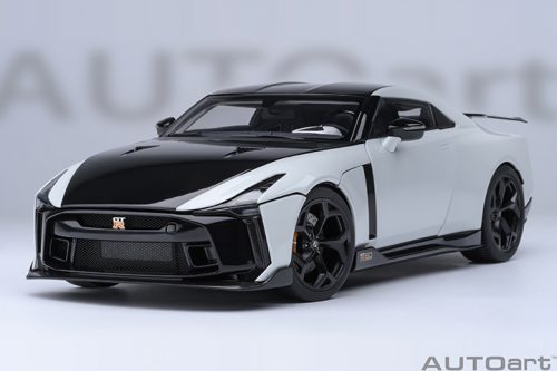 NISSAN GT-R50 BY ITALDESIGN (METALLIC WHITE/BLACK)