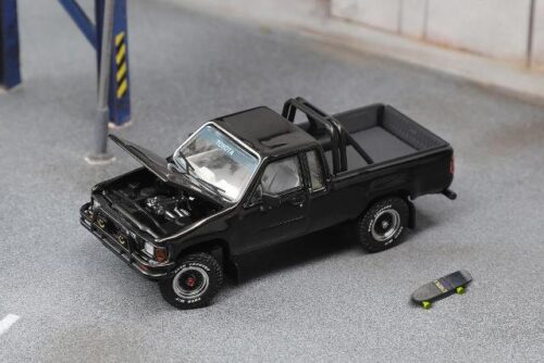 TOYOTA HILUX SRS XTRA CAB- BLACK